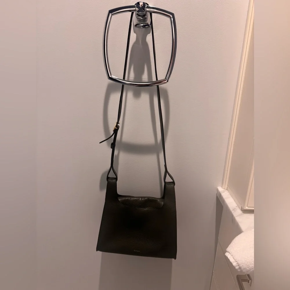 Cuyana Double Loop Shoulder Bag in dark olive - Picture 5 of 10